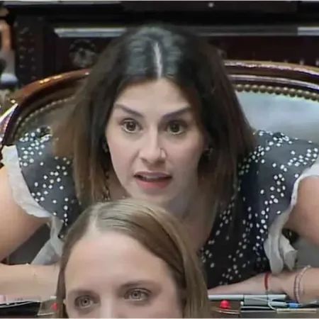 Karina Milei y Andrea Juárez, en el centro de la denuncia penal de Marcela Pagano