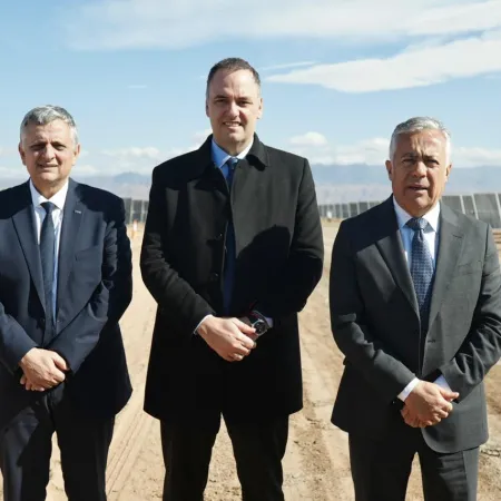 500.000 paneles solares y posible récord: qué pasó con Adorni en Mendoza