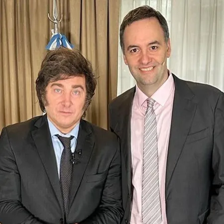 Milei vuelve a jugar fuerte por Adorni mientras crece la presión