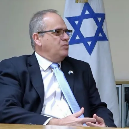 El embajador de Israel, Eyal Sela, recordó por qué el país juega en la UEFA