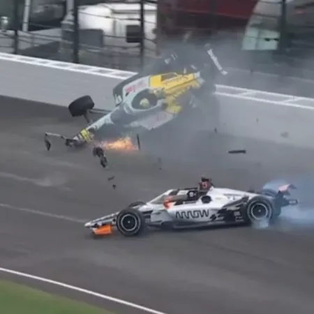 Tremendo susto para Pato O’Ward: choque múltiple en la previa de la Indy 500