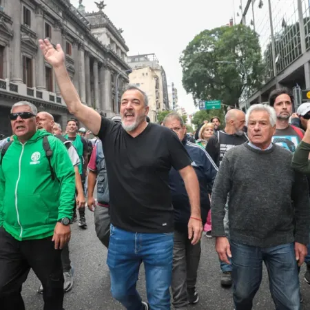 ATE marcha por 25 mil pymes cerradas y apunta contra Javier Milei