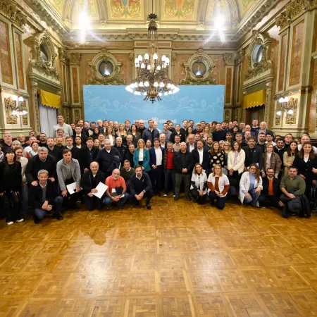 "Catrástrofe": Kicillof juntó a 60 intendentes de PBA en un contraataque a Milei