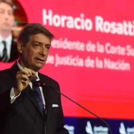Tensión en Santa Fe: investigan a personas con cámaras frente a la casa de Rosatti