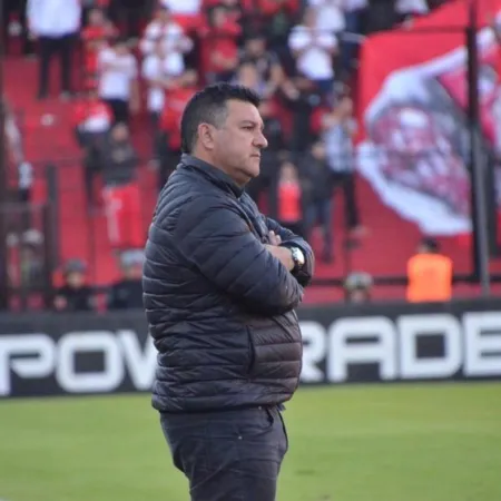 Néstor Apuzzo y la frase sobre mujeres y gays que indigna al fútbol argentino