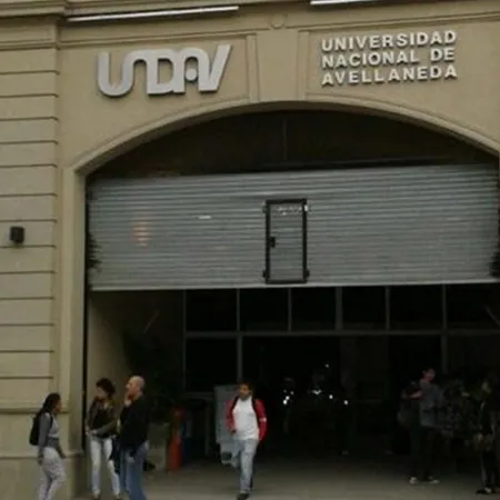 Universidades en crisis, obras millonarias