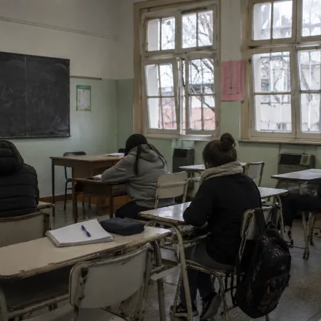 La medida en escuelas de La Plata que obliga a reorganizar trabajo y cuidado