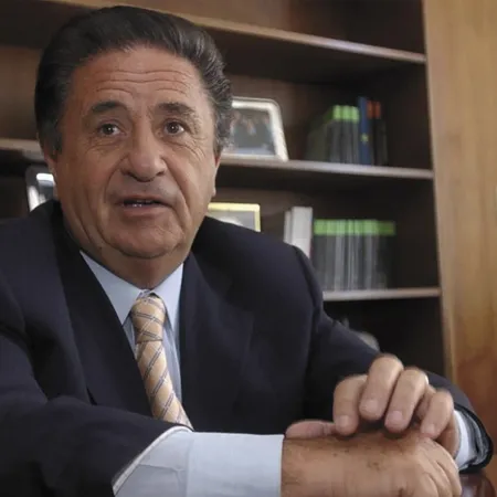 Un libro, una protesta y una herida abierta: Duhalde en la mira