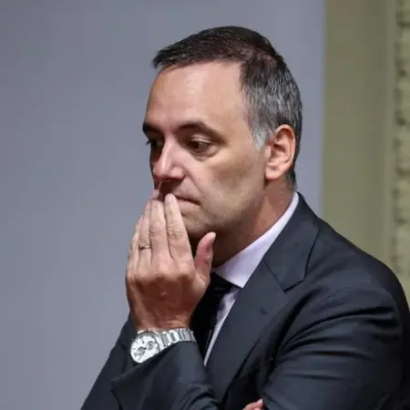 Manuel Adorni, al borde de una citación judicial inminente