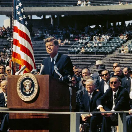 El día que Kennedy prometió llegar a la Luna y cambió la historia