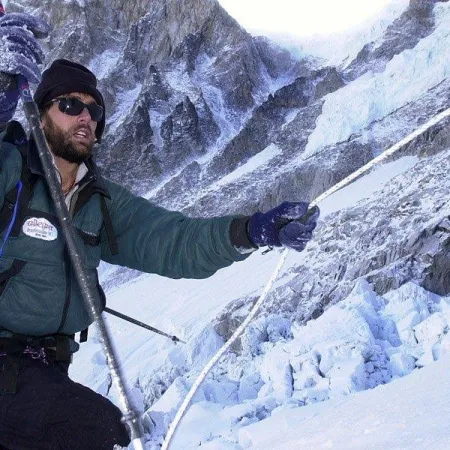 El hombre que subió el Everest sin poder verlo y desafió todos los límites