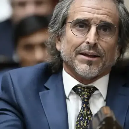 La pelea de Benegas Lynch con García Cuerva suma ruido al Gobierno y a la agenda