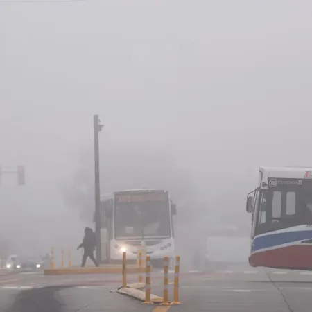 Caos de tránsito por niebla en el AMBA: demoras en rutas, autopistas y accesos