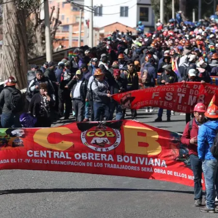 Bolivia toca combustibles: la advertencia fiscal que mira Argentina