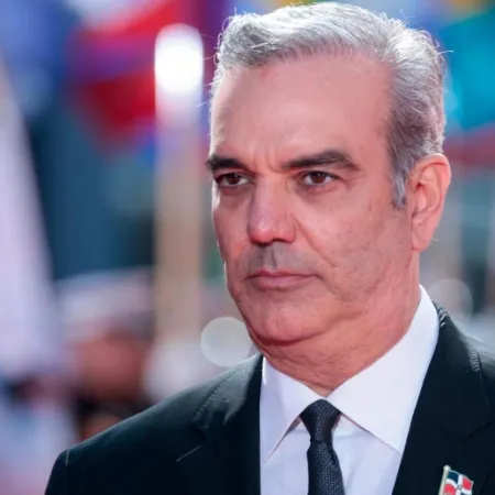 Luis Abinader frena una mina y Argentina mira el costo del RIGI