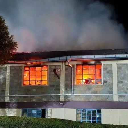 Puertas cerradas y humo mortal: las fallas que agravaron la tragedia en Kenia