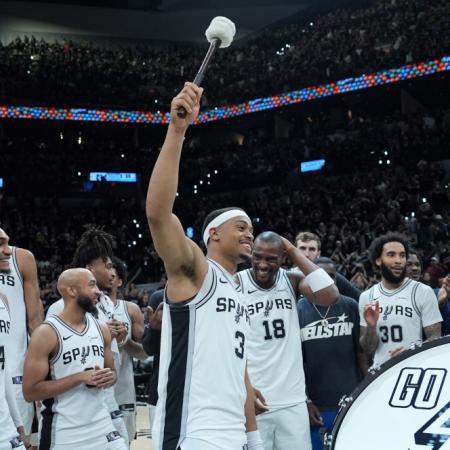 Los Spurs vuelven a las semifinales de la NBA con el espíritu de sus leyendas