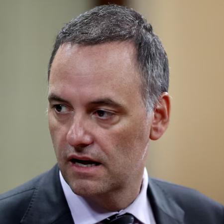 Pagano pidió meter preso a Adorni por "apretar" al contratista: qué habría hecho