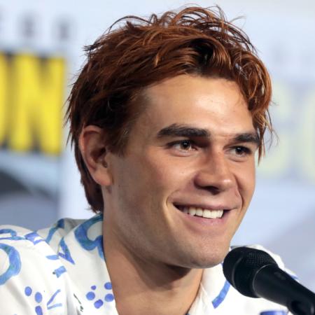 KJ Apa dijo que perdió un trabajo por Mr. Fantasy y el caso escala en Hollywood
