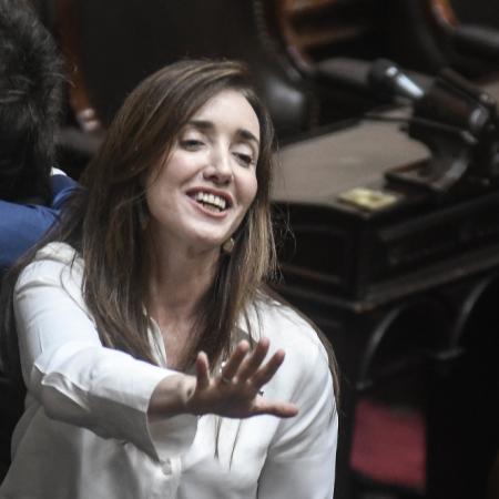 Villarruel aprovechó un saludo de cumpleaños para burlarse de Adorni: qué dijo