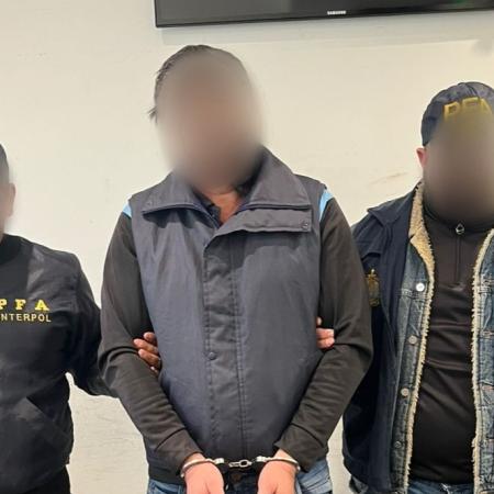 Lo frenaron en un control de rutina y descubrieron que tenía pedido de captura por un doble crimen