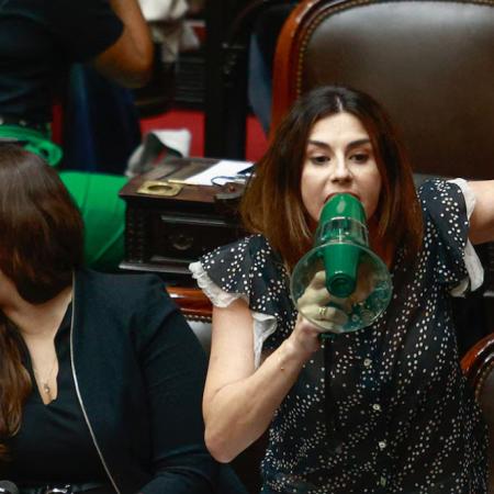 Pagano vs. Menem: ¿qué dice el reglamento sobre las licencias por maternidad?