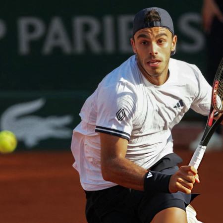 Cerúndolo batalló en París y firmó un gran debut en Roland Garros