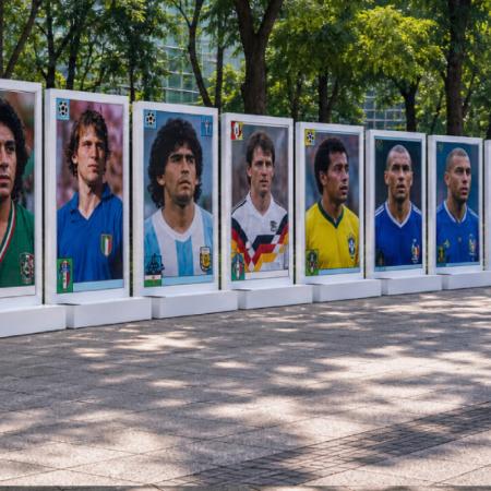 Panini inauguró 15 "figuritas gigantes" en el Paseo de la Reforma de México