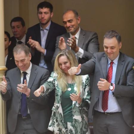 Adorni afuera y Santilli adentro: el giro que sacude la interna libertaria