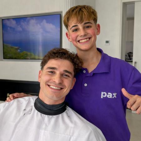Gael Bajo cumplió su sueño: le cortó el pelo a Julián Álvarez en Madrid