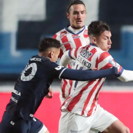 Argentinos Juniors y Unión de Santa Fe sacudieron la noche de octavos de final
