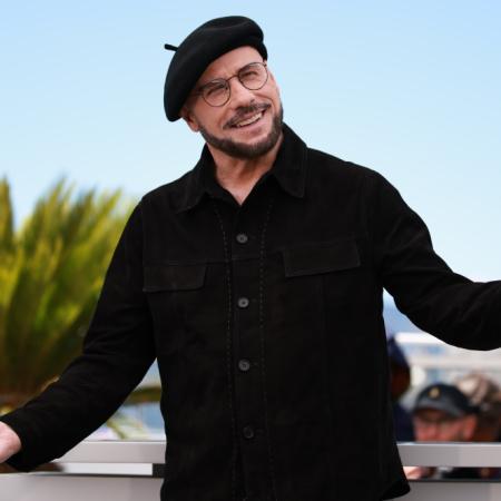 John Travolta reveló el motivo de su boina y ya cambió su imagen en Cannes