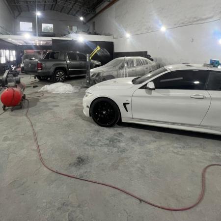 Compraban autos con cheques sin fondos y los hacían desaparecer