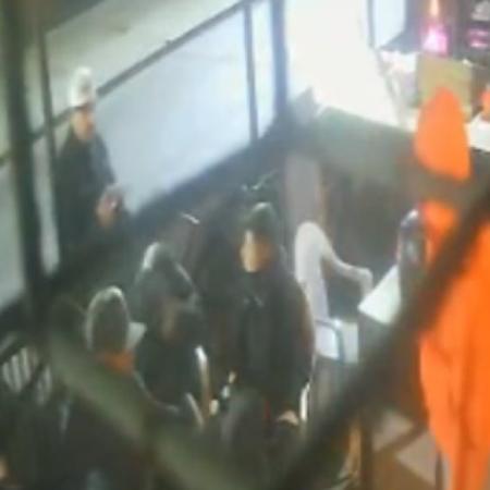 Un minuto y medio de terror: así fue el robo piraña que dejó a empleados golpeados y sin motos