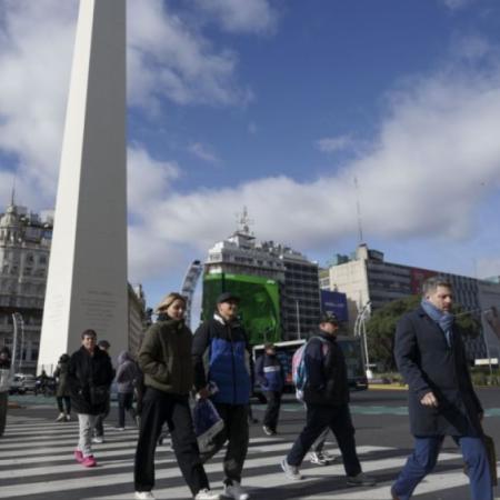Buen clima en Buenos Aires: un lunes feriado se presta para paseos y reuniones