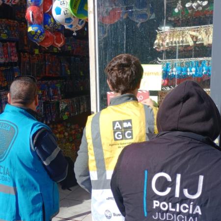 Clausuran juguetería en Balvanera: cómo detectar juguetes truchos y peligrosos