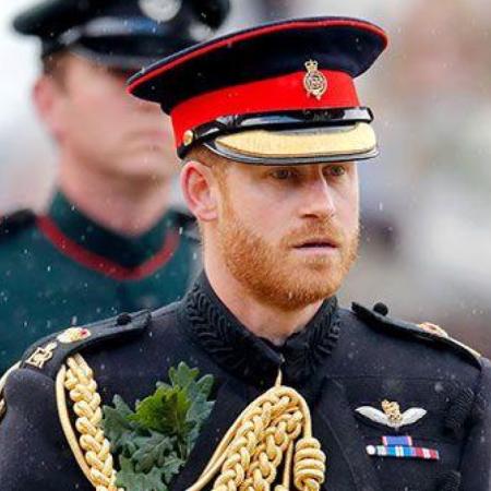 La historia detrás del uniforme que une al Príncipe Harry con un zar ruso