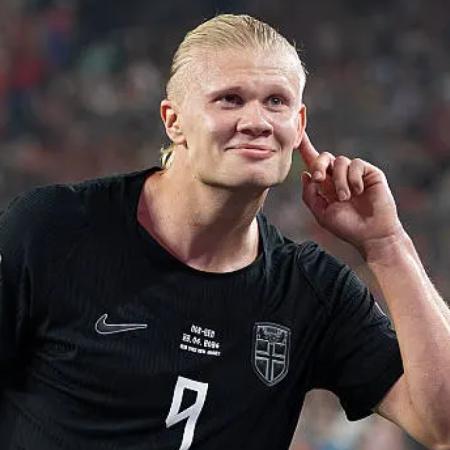 Haaland apareció en el final y metió a Noruega en octavos: Brasil será su rival