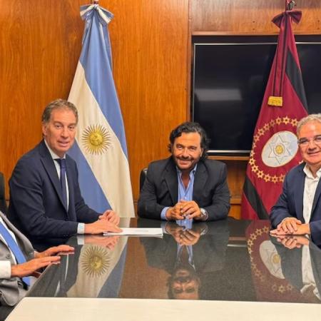 Cómo el Gobierno intenta sumar votos en el Congreso y freezar la ofensiva por Adorni