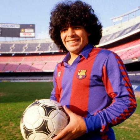El día que Maradona rompió el mercado: su millonario pase de Boca al Barcelona