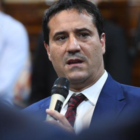 Abad endurece su postura y pone a Manuel Adorni en el centro de la crisis