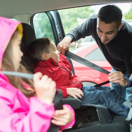Multas y sillita: el proyecto en PBA que afectaría a familias y conductores