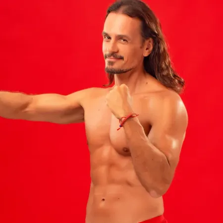 Christian Sancho habló de sus experiencias sexuales, los tríos y su público gay