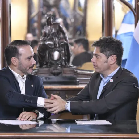 Axel Kicillof y Juan Pablo Valdés, una foto en Corrientes que desafía a Milei