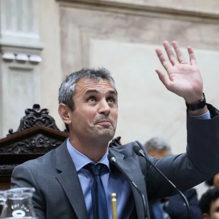 Menem bajó la idea de velar al Indio Solari en el Congreso: qué argumentó