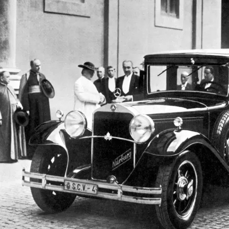 Del trono ceremonial al blindaje: la increíble evolución del transporte papal