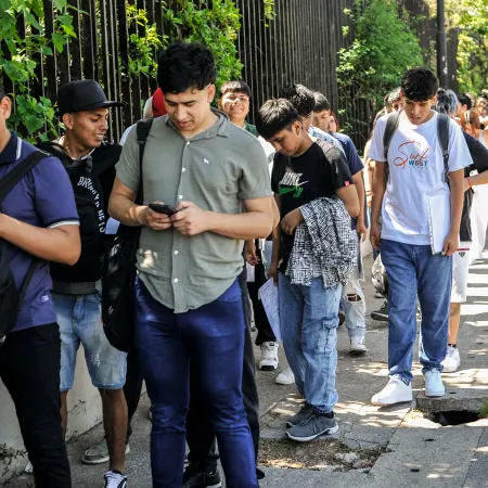Jóvenes endeudados: casi el 40% ya tiene dificultades para pagar sus deudas