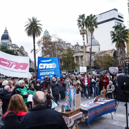 CTA de los Trabajadores y CTA Autónoma marchan contra Milei a Plaza de Mayo