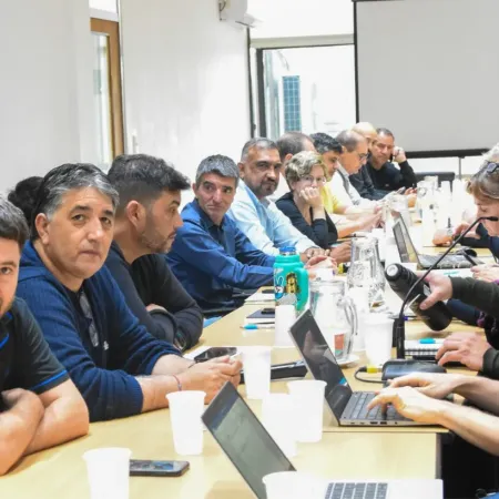 Axel Kicillof convoca a docentes y estatales: arranca la pulseada salarial en Buenos Aires