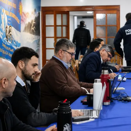 Cuarto intermedio en Santa Cruz: sigue la tensión por los salarios de la Policía